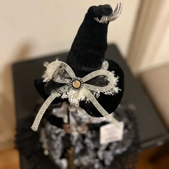 Sitting Witch Doll - Picture 7 of 8